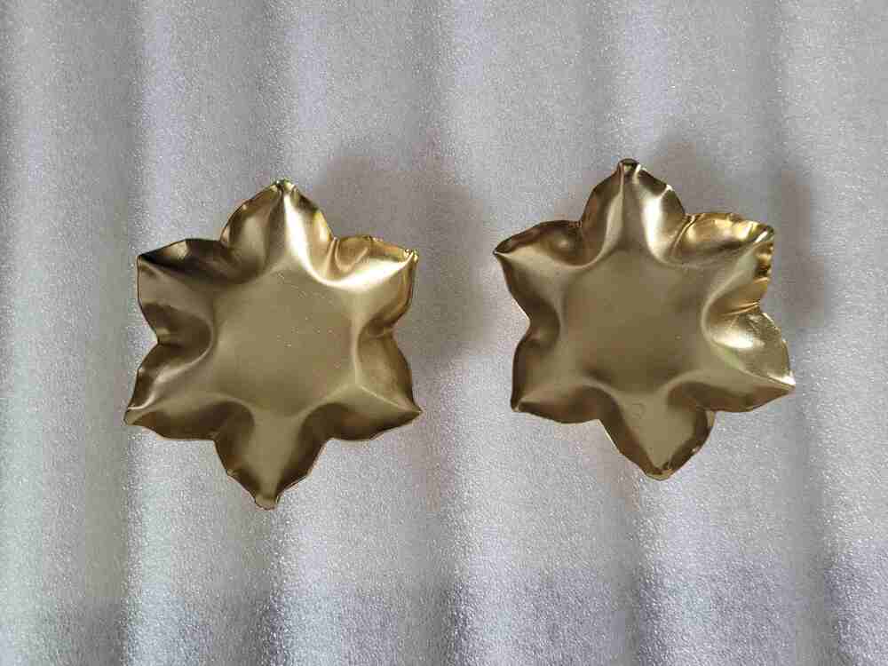 Metal Elegant Floral Shaped Metal Decorative tealight