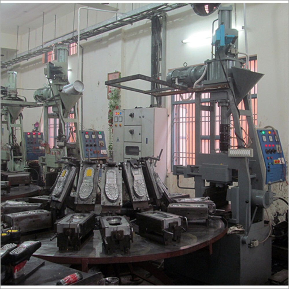 Shoes Injection Moulding Machine - Feature: Low Noice