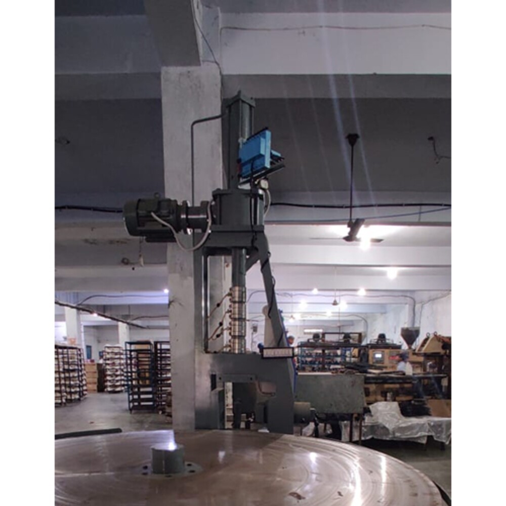 Vertical Injection Moulding Machine - Feature: Compact Structure