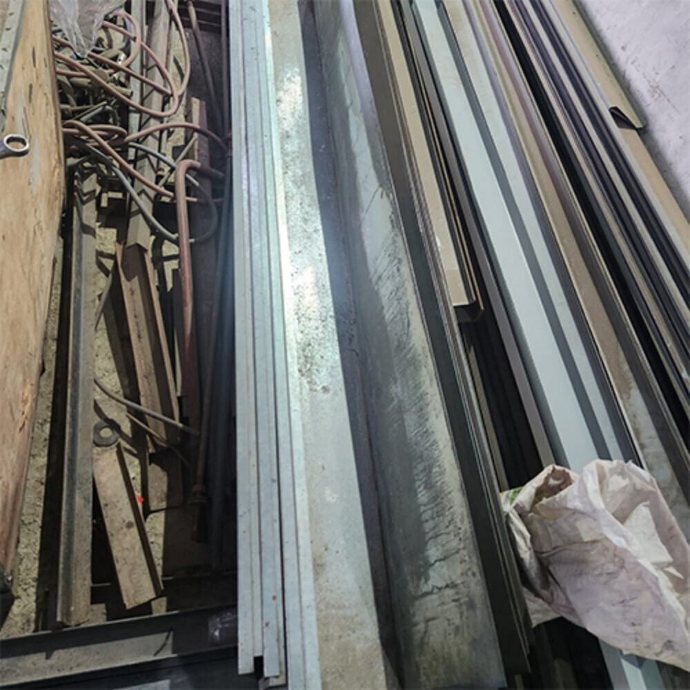 Gi Gutter Flat Channel - Color: Silver