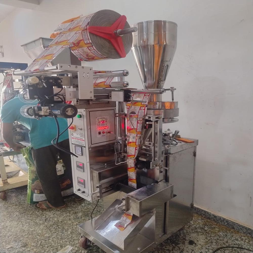 Ffs Centre Sealing Machine - Stainless Steel, 900x700x2100 Mm, Plc Controlled | Adjustable Speed, 1% Accuracy, Volumetric/servo Feeding