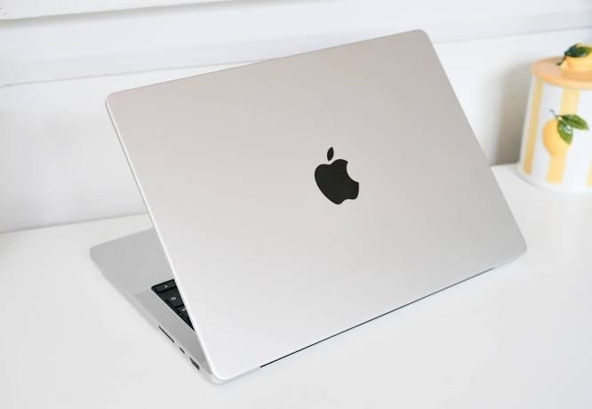 Apple Macbook Pro 14 M5 Laptop