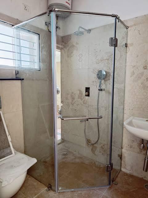 10mm Frameless Shower Enclosure