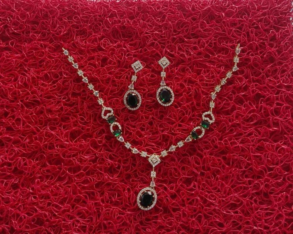 Green And Silver Plated Necklace