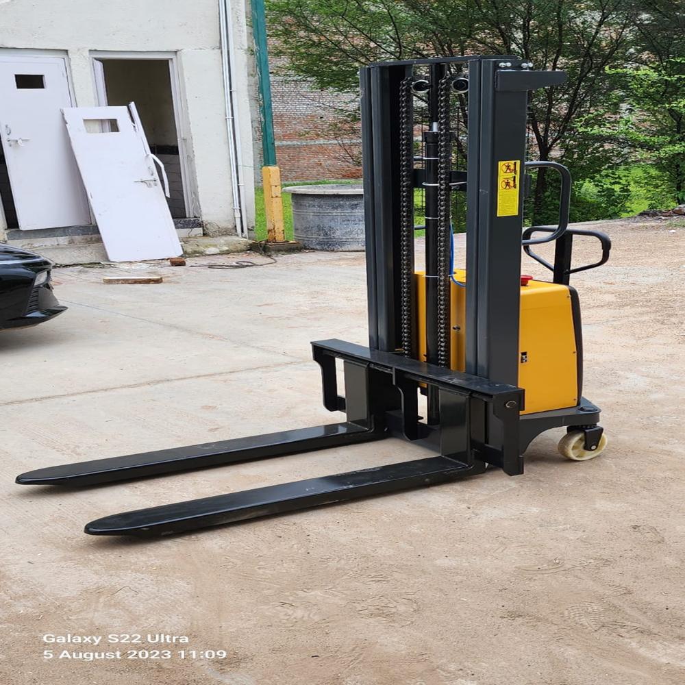 Industrial Pallet Stacker