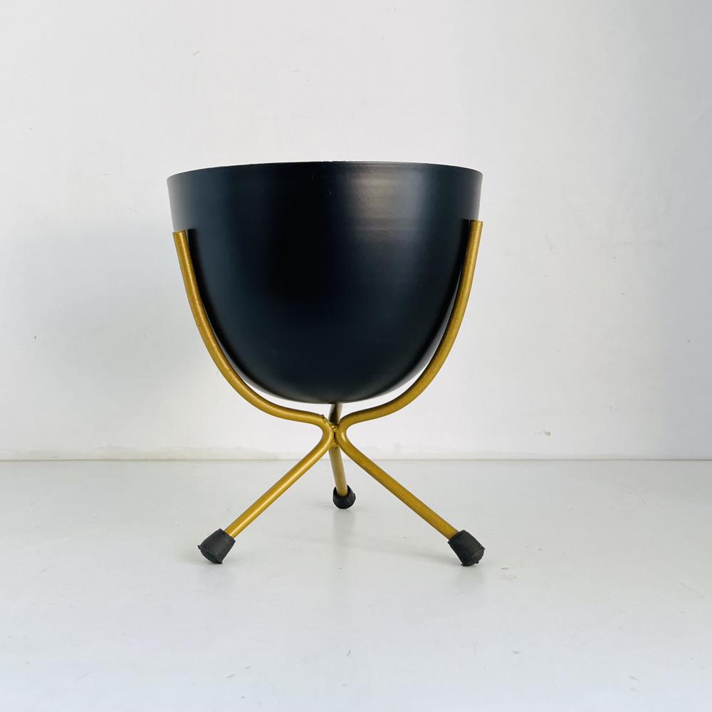 109 Metal Planter with Stand