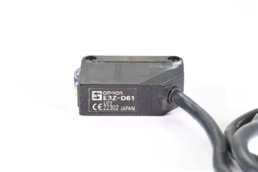 E3Z-D61 Omron Photoelectric Sensor