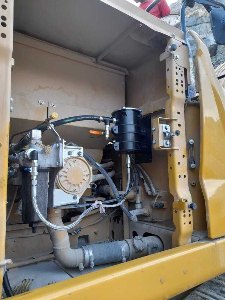 Excavator Kidney Loop Engine Oil Cleaning system