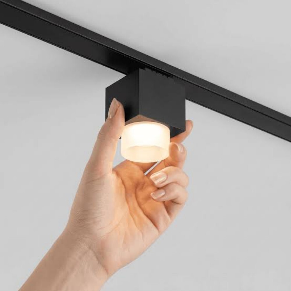 Track Light - Color: Black