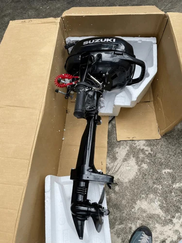 10 HP Suzuki Outboard Motor