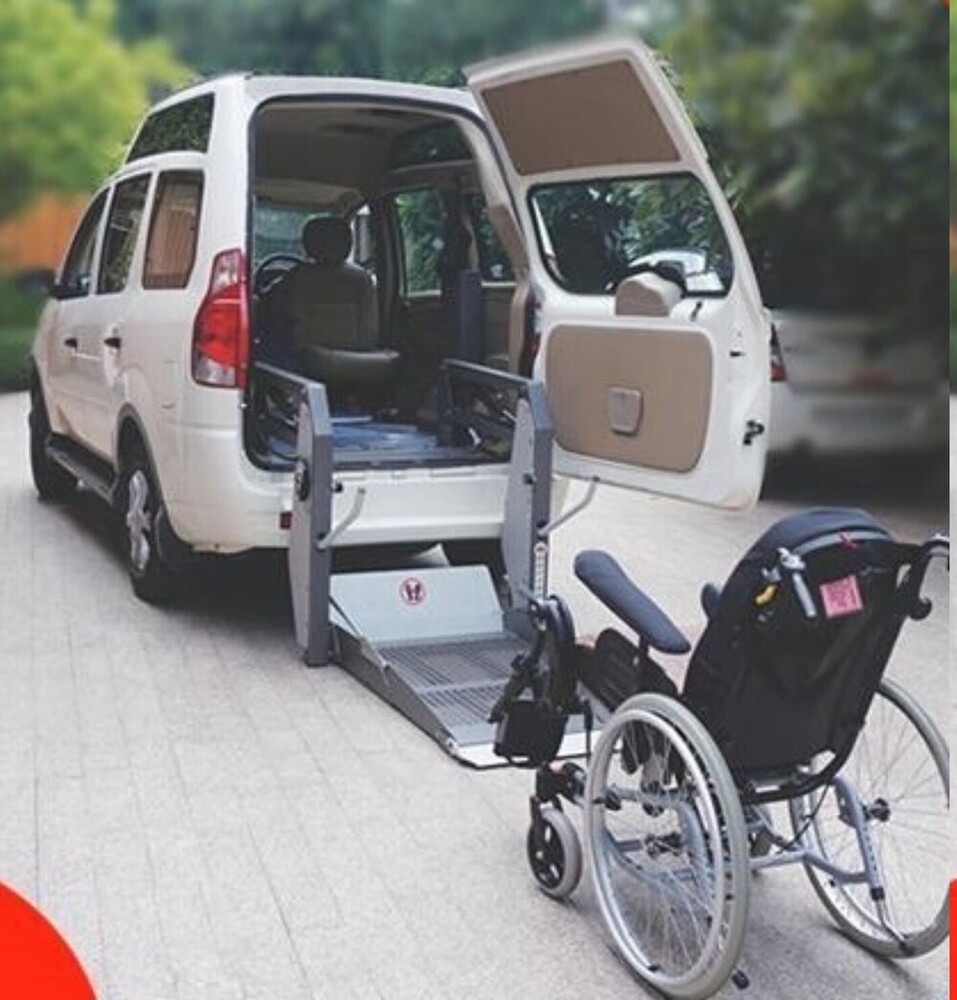 Vehicle Wheelchair Lift