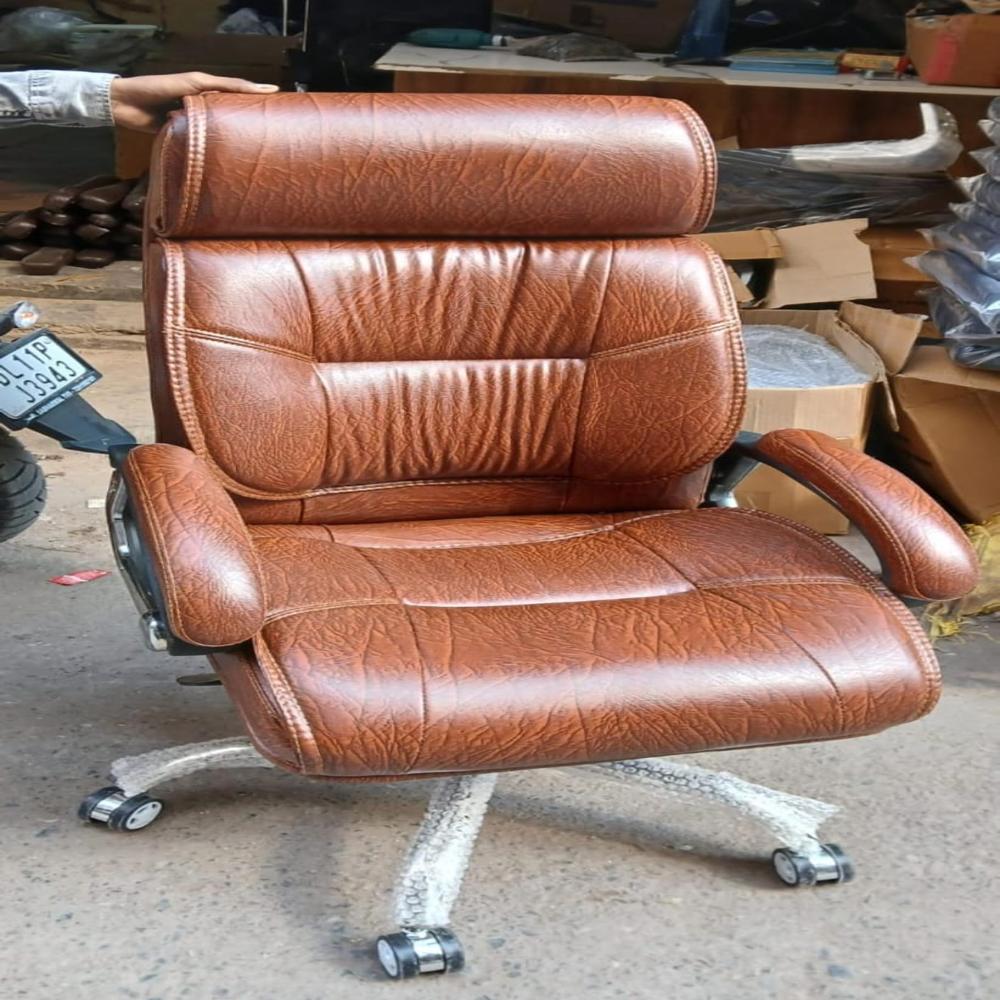 L Ply office chair