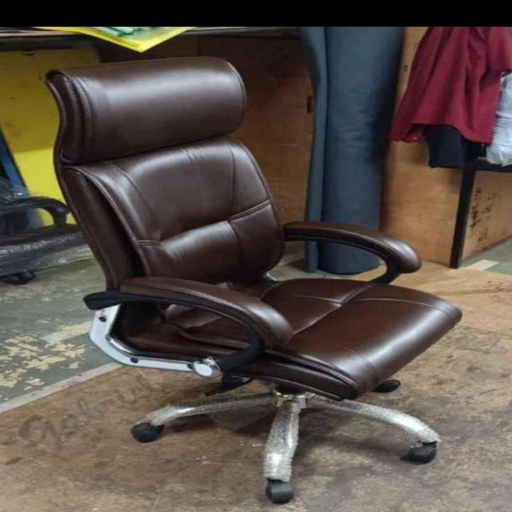 L Ply office chair
