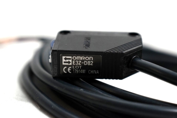 E3Z-D82 Omron Photoelectric Sensor