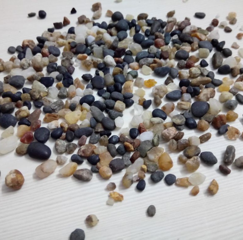 Natural Round River Gravel for Garden Landscaping and Outdoor Fish Pond Decor in Bulk