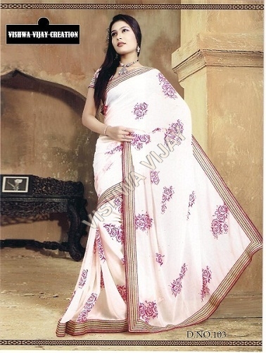 चिफ़न गुलाब प्रिंट साड़ी