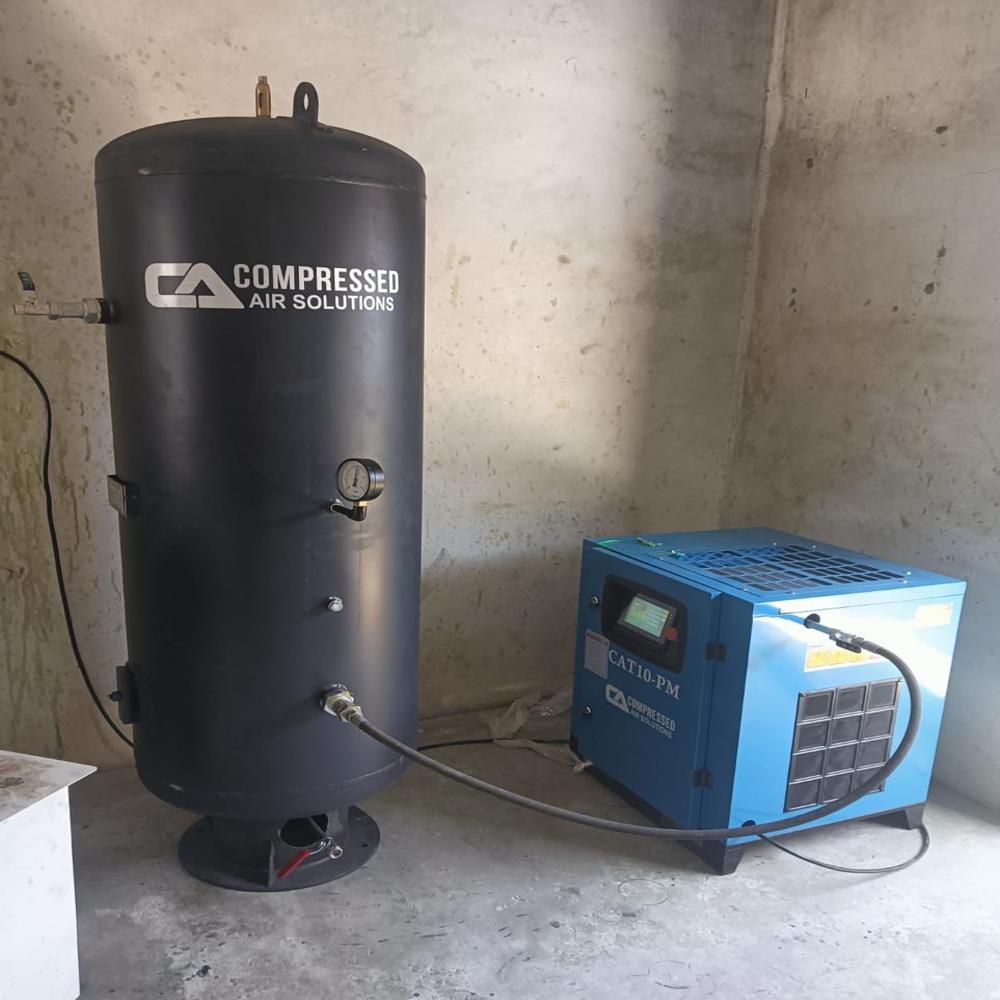 10 Hp Screw Air Compressor - Air Tank Capacity: 500 Liter (L)