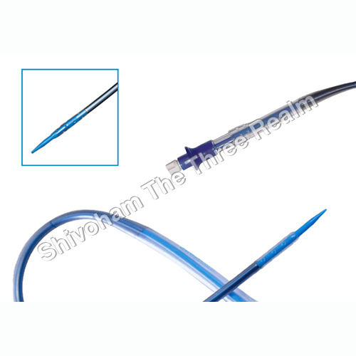 Singlestage Venous Femoral Cannula with Short Drainage Tip and Introducer