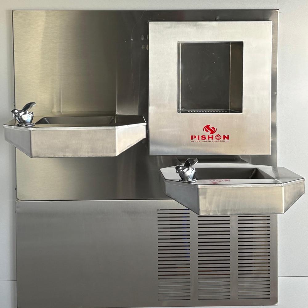 airport water fountain