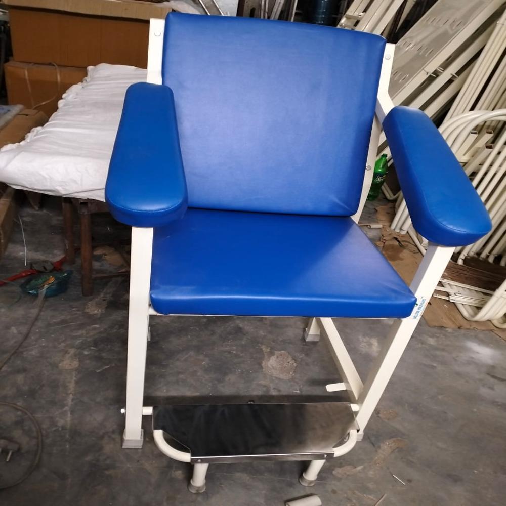 Blood Donor Chair - Mild Steel, 115x65x60 Cm, Blue | Cushioned Adjustable Armrest, Powder Coated Frame, Fixed Leg Rest, Manual Recline