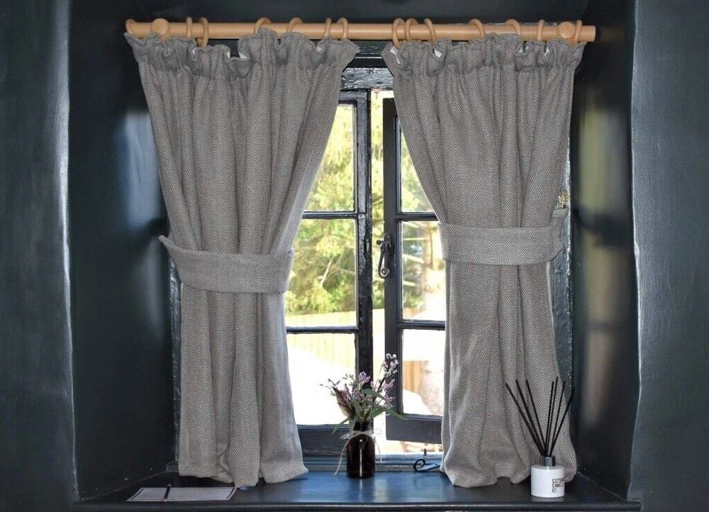 Window Sills Curtains