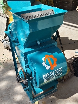Groundnut decorticator