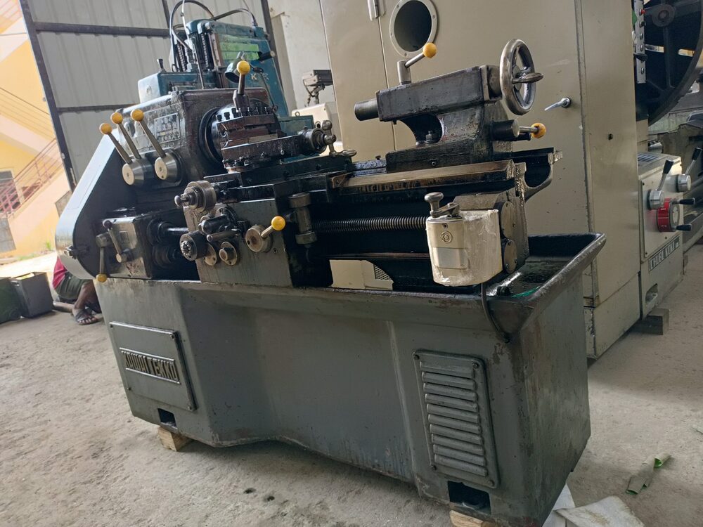 KL330D Lathe Machine