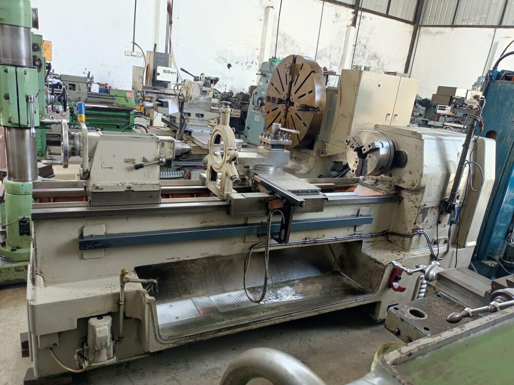 MR-1500 Lathe Machine