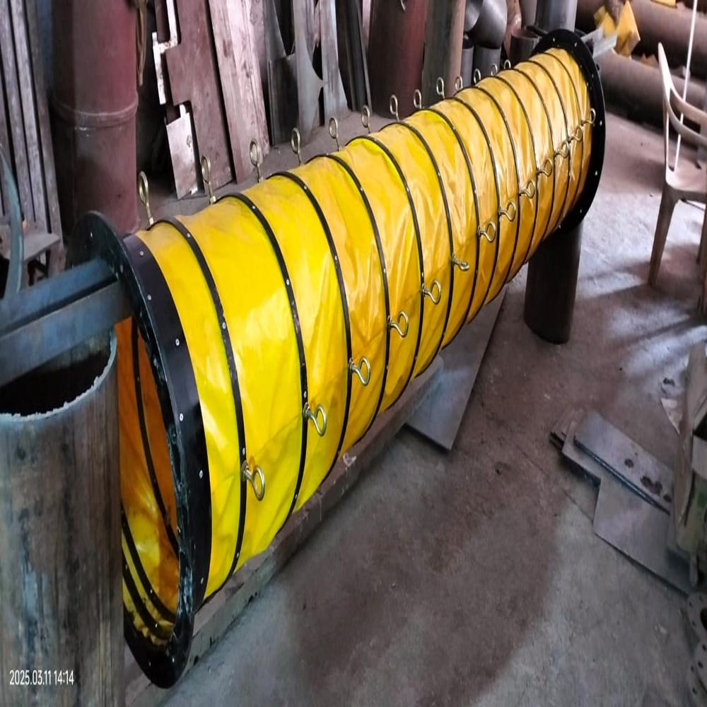 Outer cloth of loading spouts