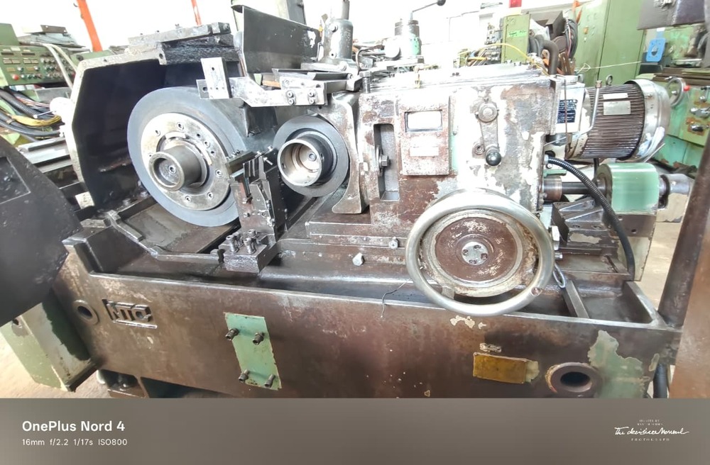 Centerless Grinding Machine