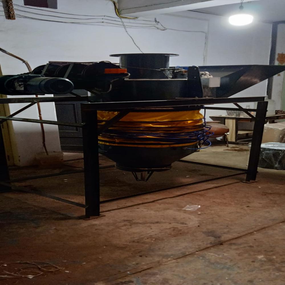 Loading Spout - Color: Black
