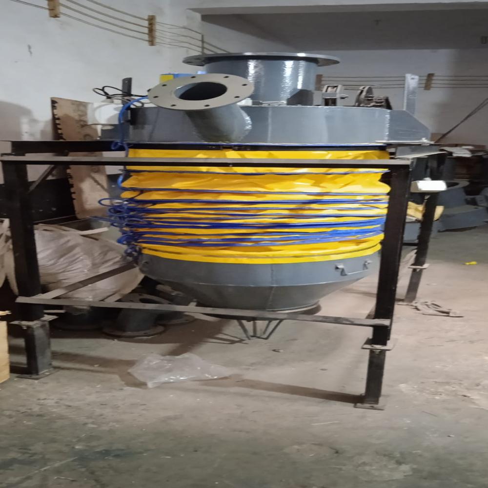 Loading Spout - Color: Black