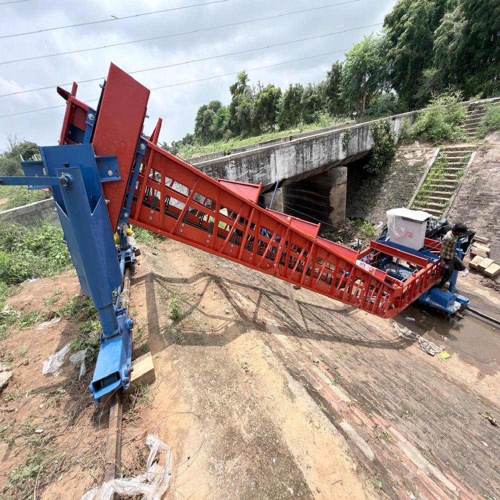 concrete canal lining paver machine