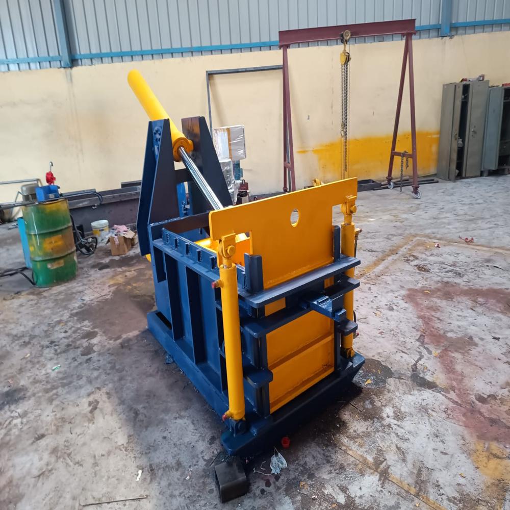 Horizontal Scrap Baler