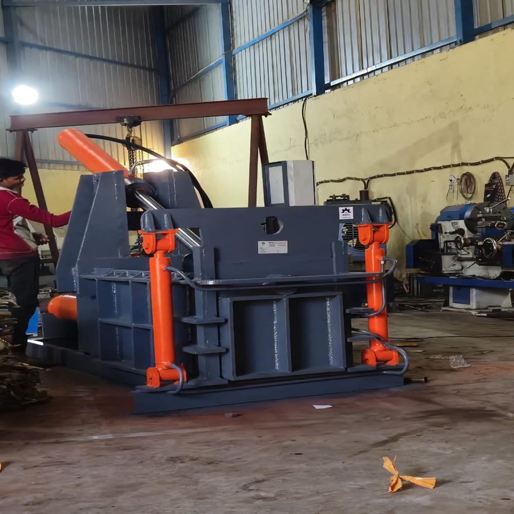 Horizontal Scrap Baler