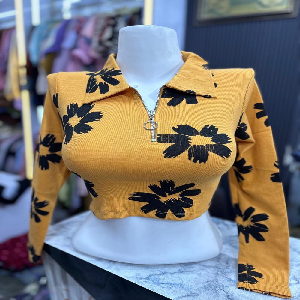 Crop Top - Design: Model