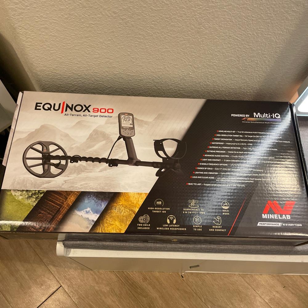 Minelab Equinox 900 Metal Detector Multi-IQ Waterproof Detector