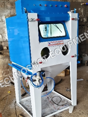 Wet Sand Blasting Machine - Color: Blue And White