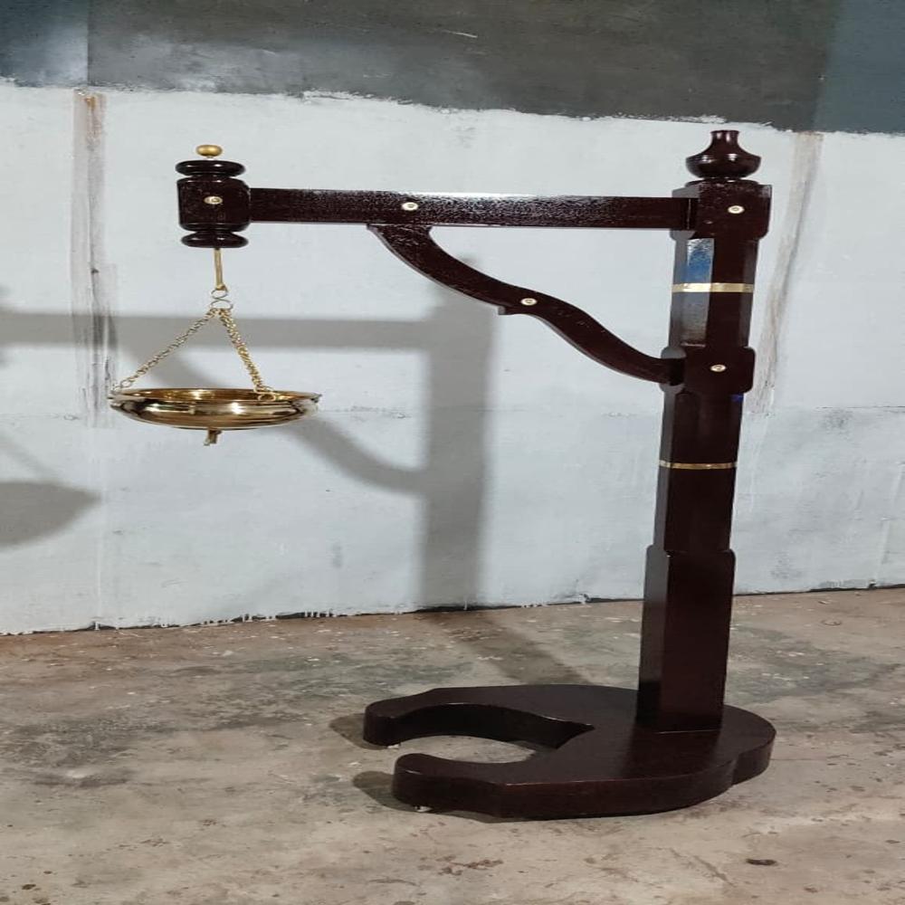 लकड़ी का शिरोधरा स्टैंड