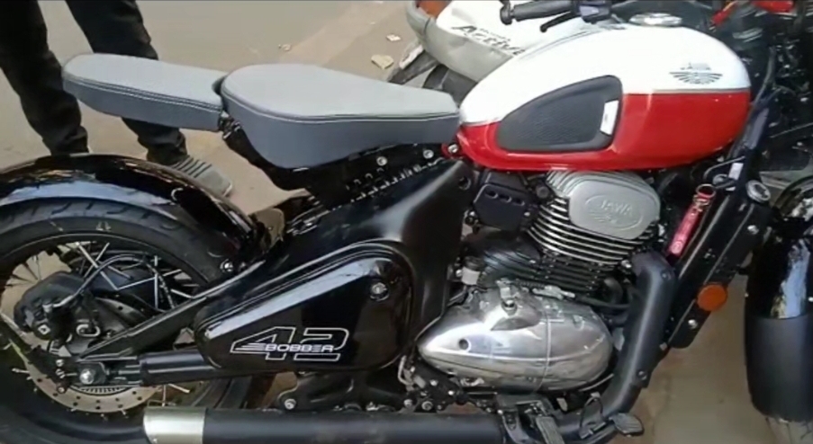 Jawa 42 Bobber Bike Folding Seat