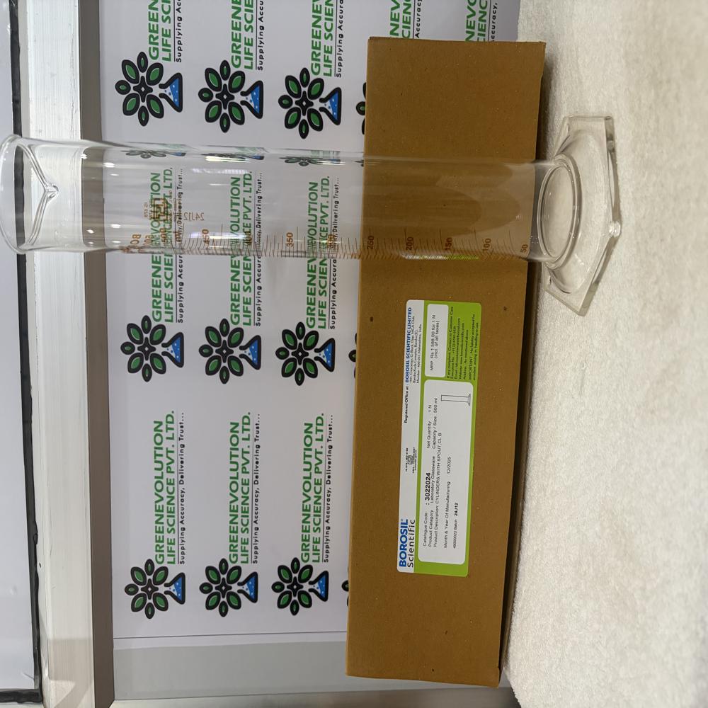 Cylinders With Spout CL B Borosil