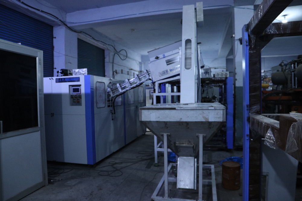 Pet Bottles Machine - Color: Grey