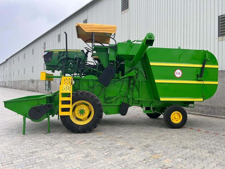 DR-4400 Tractor Mounted Combine Thresher