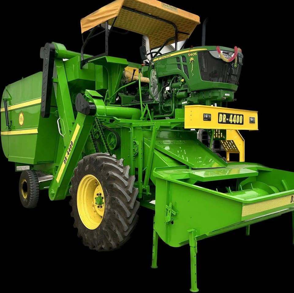 DR-4400 Tractor Mounted Combine Thresher