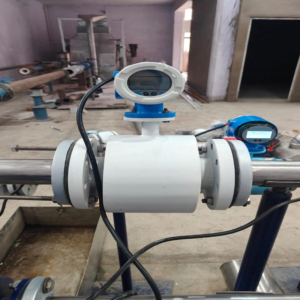 Flange Type Electromagnetic Meter - Accuracy: 0.5 %