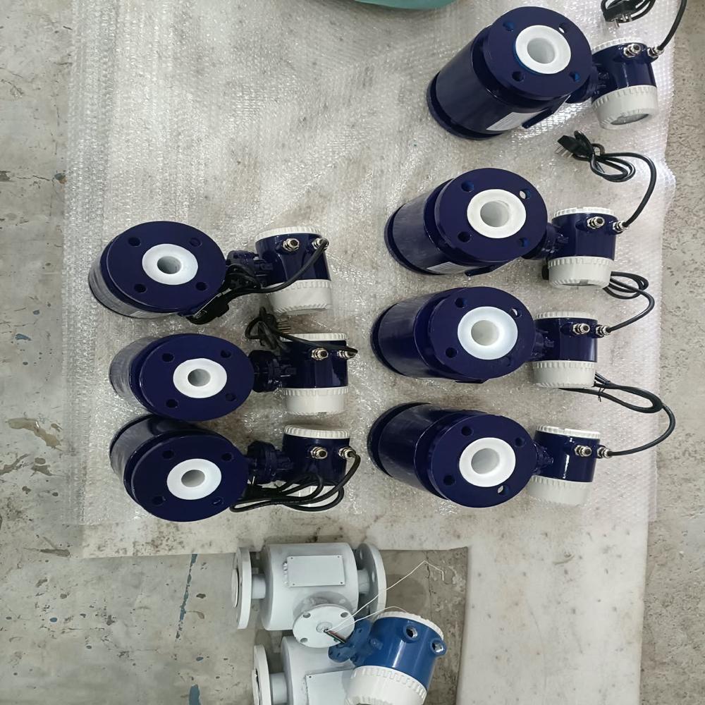 Flange Type Electromagnetic Meter - Accuracy: 0.5 %
