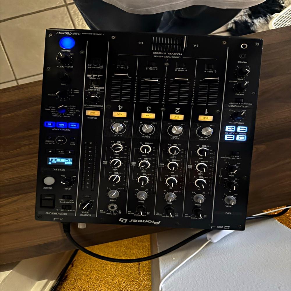 Pioneer DJ DJM-750MK2 4-Channel DJ Mixer Black USB Beat WITH CARRYING BAG