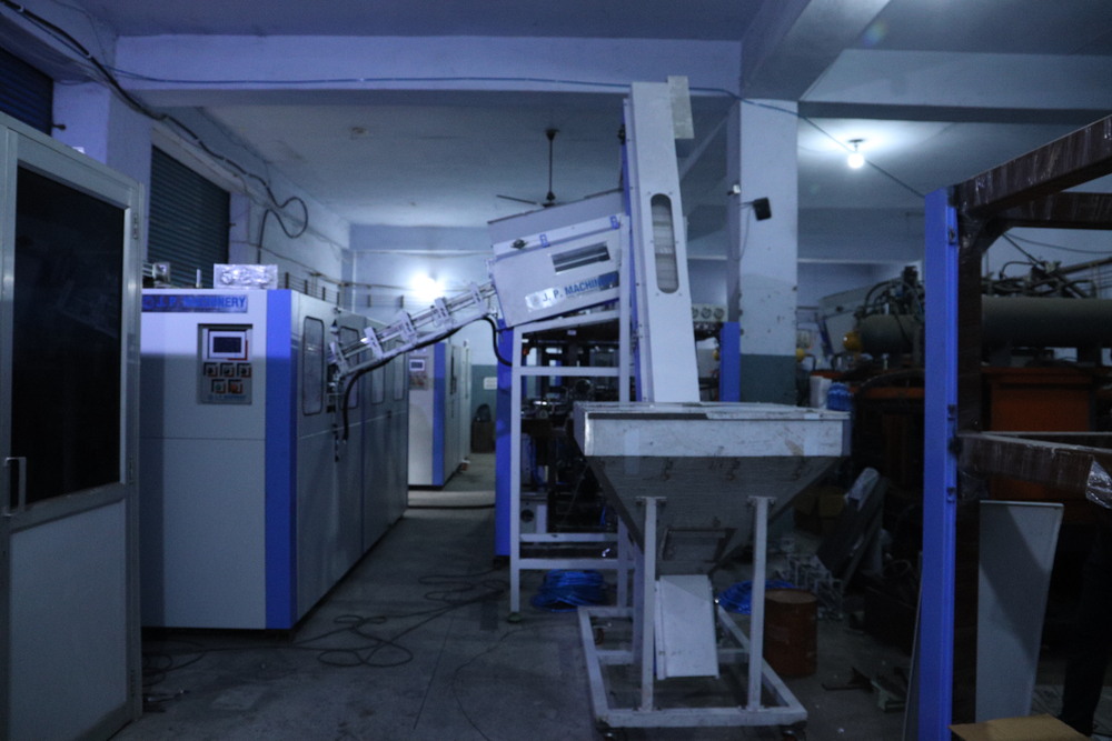 Synthic Juice Bottle Making Machine - Automatic Pet Bottle Making System For Industrial Use