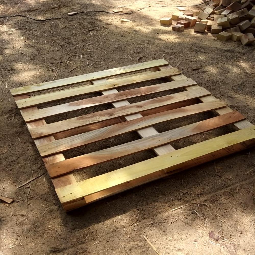 WOODEN PALLETS