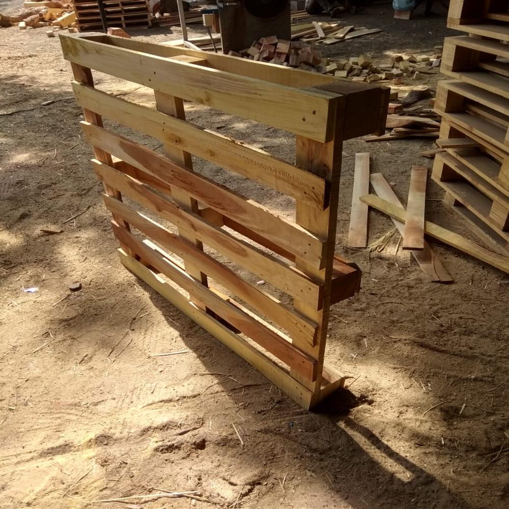 WOODEN PALLETS
